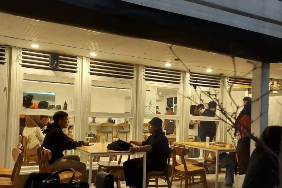 Interior dan suasana di Dobu Coffee Palembang