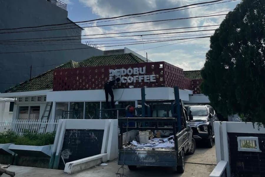 Interior dan suasana di Dobu Coffee Palembang