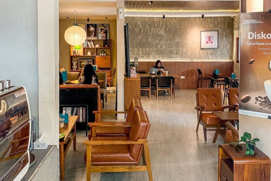 Interior dan suasana di Kopi Nostalgia 2 Palembang