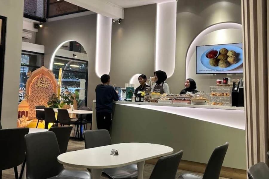 Interior dan suasana di Luthier Coffee Palembang