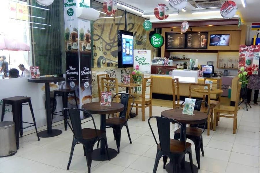 Interior dan suasana di Point Coffee Jendsu 4 Palembang