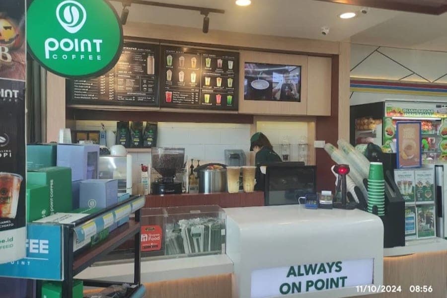 Interior dan suasana di Point Coffee Jendsu 4 Palembang