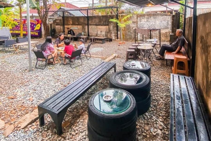 Interior dan suasana di Un.Favorite Coffee and Noodle Palembang